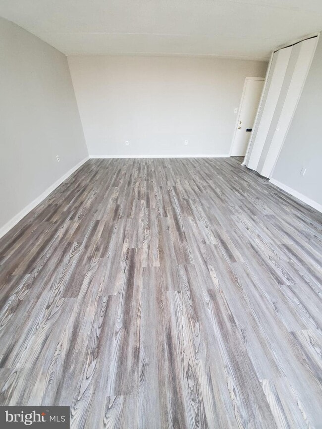 Building Photo - 427 Playa Del Sol Cherry Hl-