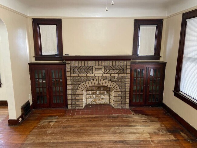 Building Photo - 124 Cadillac-
