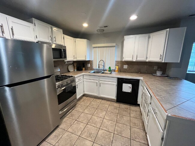 Photo - 546 E Delno Dr House