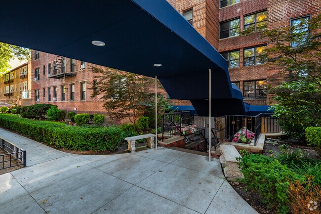 Entrada - 302 96th St