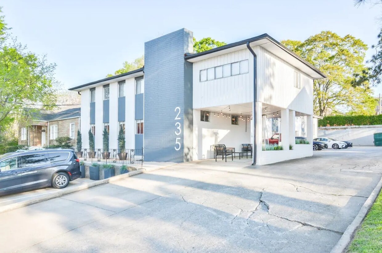 235 W Pike St Unit 1, Lawrenceville, GA 30046 Apartments in