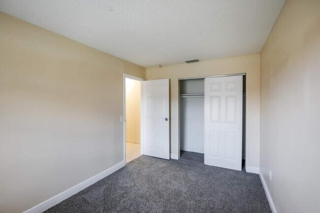Foto del edificio - 350 NW 99th Way