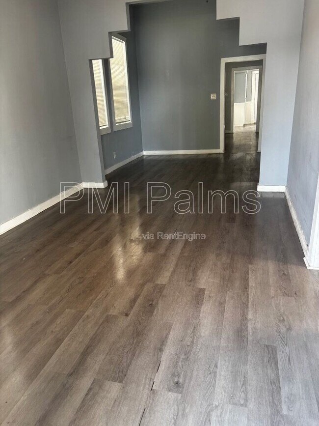 Building Photo - 2320 W Walnut St