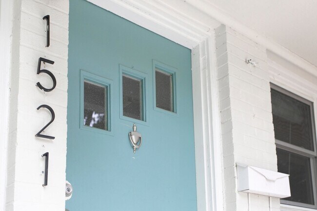 Foto del edificio - Gorgeous Updated 3 Bed In Trinity Park - P...