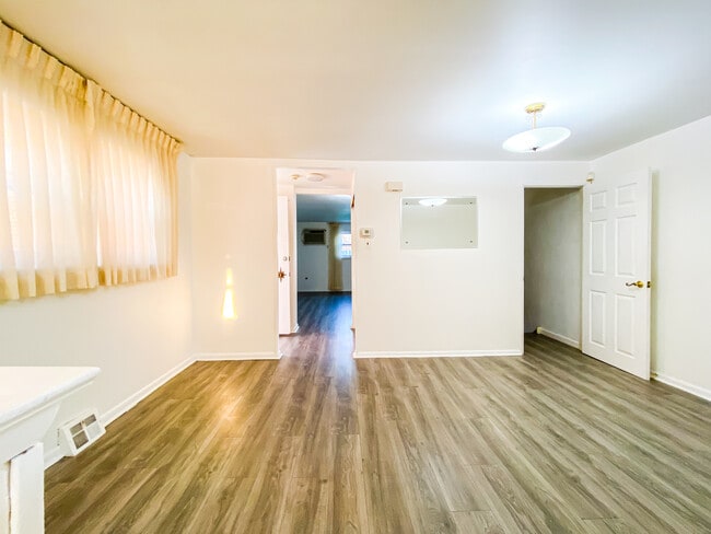 Building Photo - 10223 Selmer Plaza