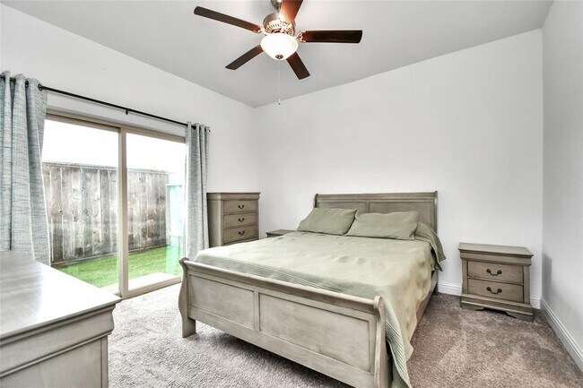 Foto del edificio - 11012 Mikula Dr