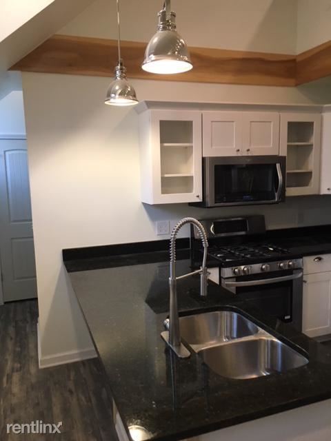 Foto del edificio - 3 br, 2 bath Apartment - 70 W 2nd Ave