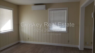 Building Photo - 332 W Tregallas Rd