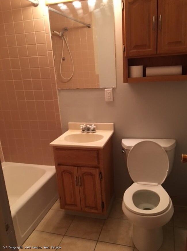 Bath - 242 N East St