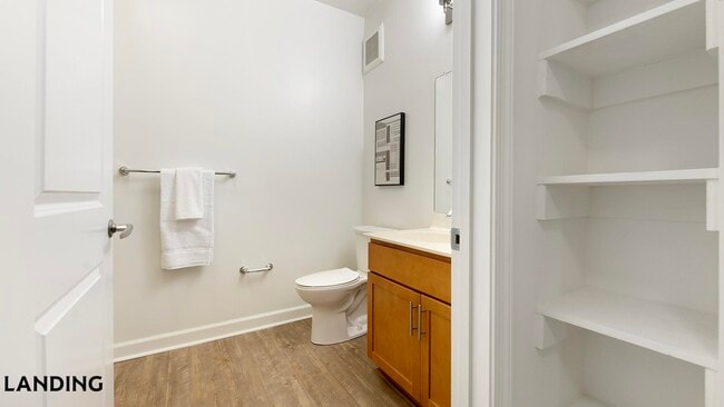 Building Photo - 909 Mansion Dr