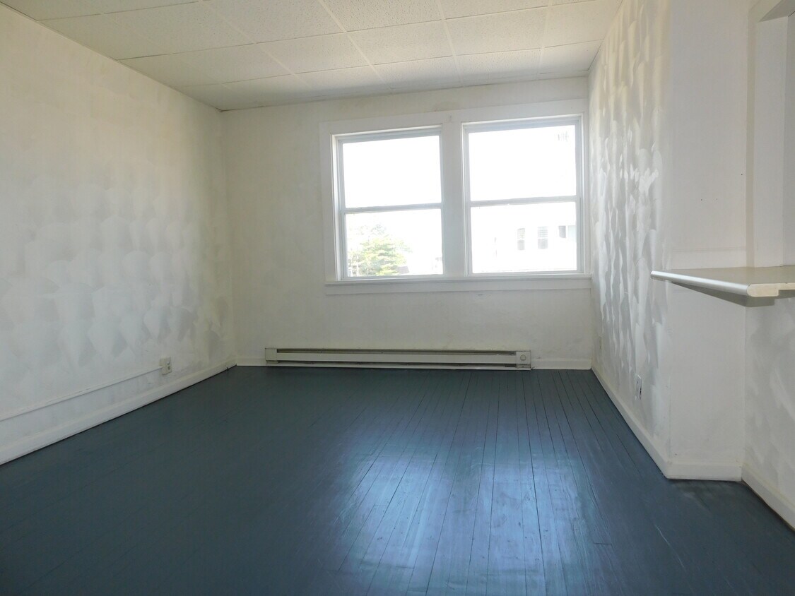 109 S Vine St Unit 203, Greencastle, IN 46135 Apartments in