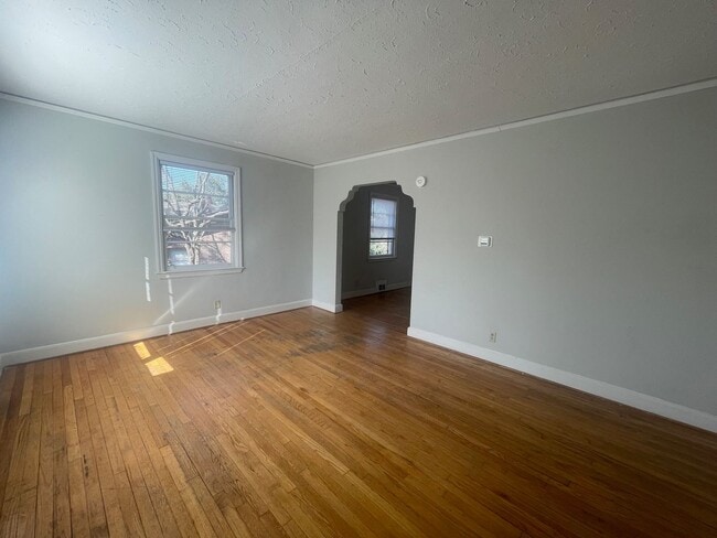 Building Photo - 426 Saluda Ave