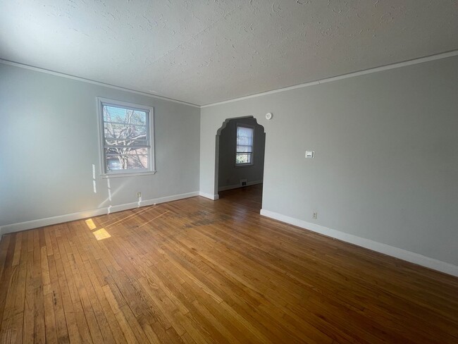 Building Photo - Duplex on Saluda Ave. - Near 5 Points