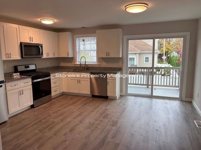 Building Photo - 20 Klondike St