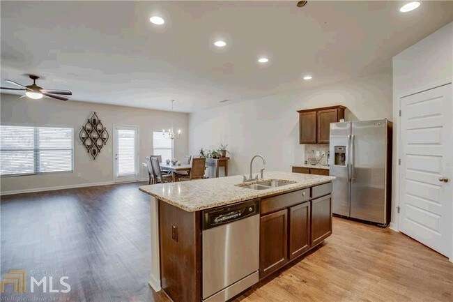 Foto del edificio - 2436 Foxy Dr