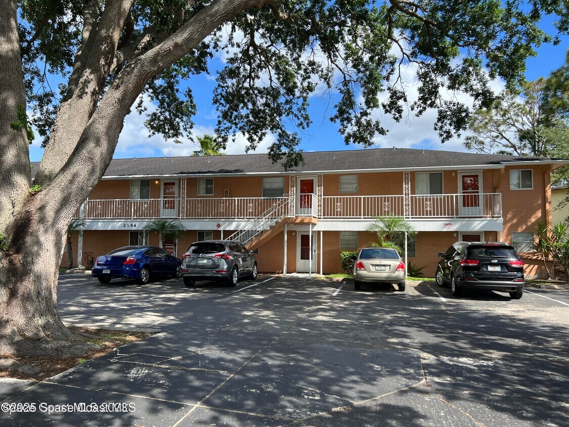 Foto principal - 2196 Knox McRae Dr