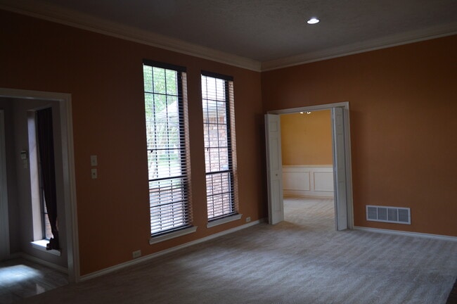 Building Photo - 2522 Belmeade Dr