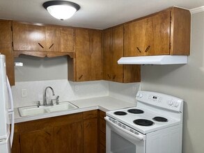 Building Photo - 1721 N Poplar St
