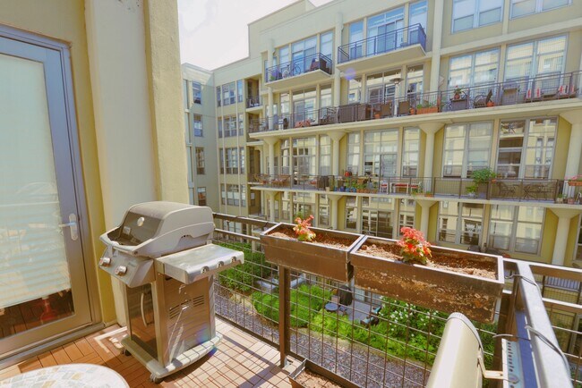 Foto del edificio - 900 N Kingsbury St