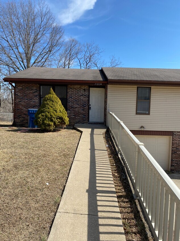 2100 Louis Dr Unit B, Jefferson City, MO 65101 Apartments in