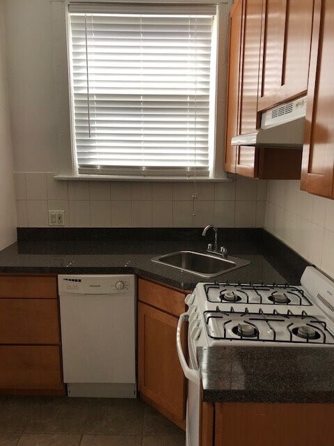 Foto del edificio - 5644 N. Ridge