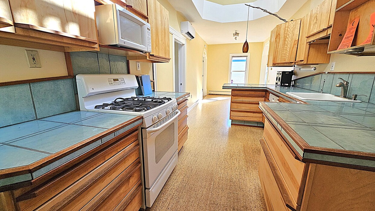 Foto principal - 139-143-143 N Champlain St