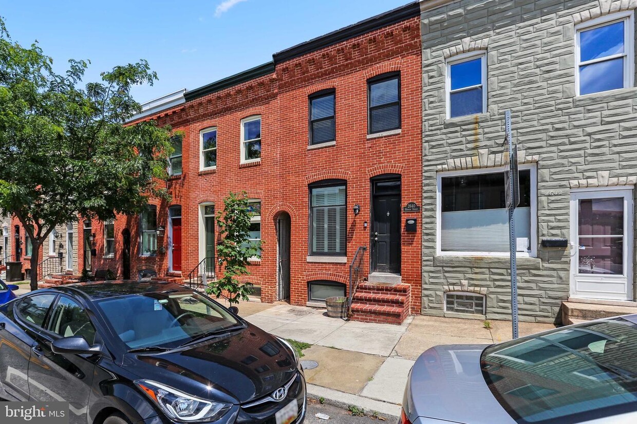 Primary Photo - 2640 Hudson St