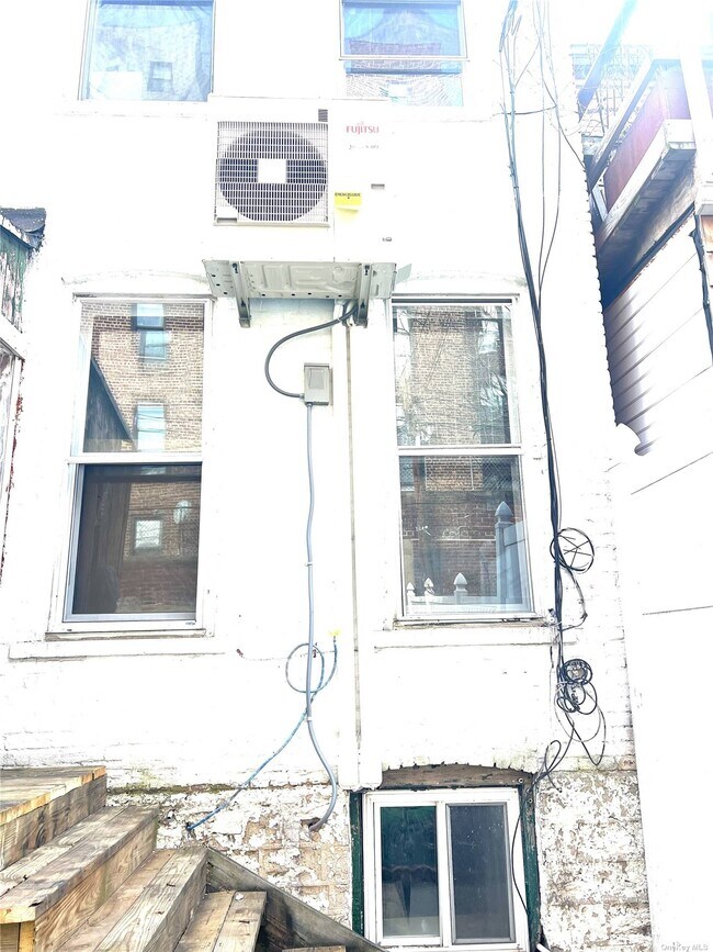 Building Photo - 47-13 39th Pl