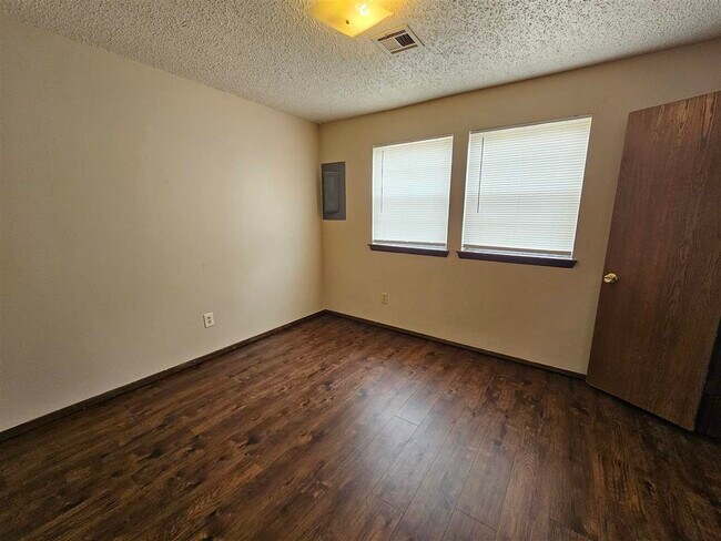 Foto del edificio - 7912 NW Crossland Cir
