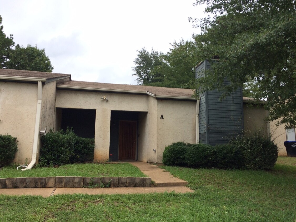 Primary Photo - 1707 Shely St