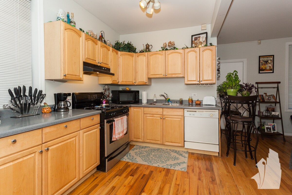 2518 N Campbell Ave Unit 1, Chicago, IL 60647 Condo for Rent in