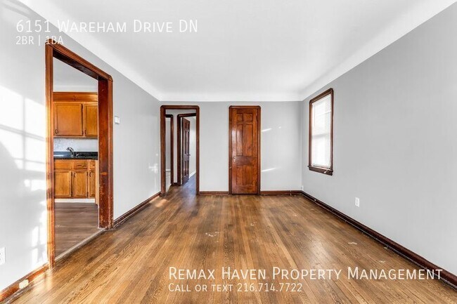 Foto del edificio - 6151 Wareham, Parma - Beautiful Brick Dupl...