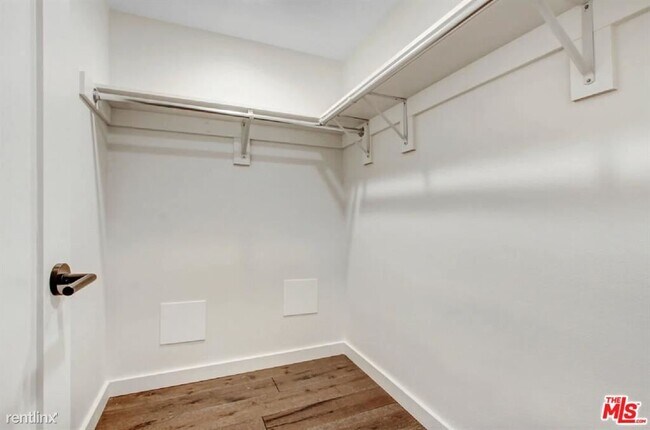 Building Photo - 2 br, 2 bath Condo - 8430 DE LONGPRE Avenu...