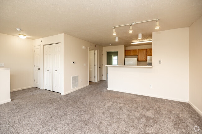 1BR, 1BA - 831 SF - Cross Creek