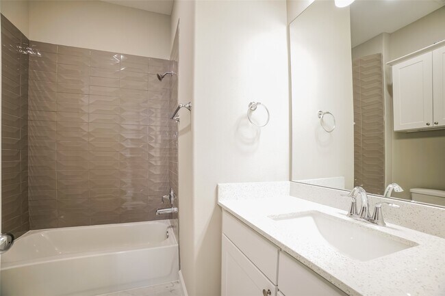 Building Photo - 5106 Royal Heath Dr