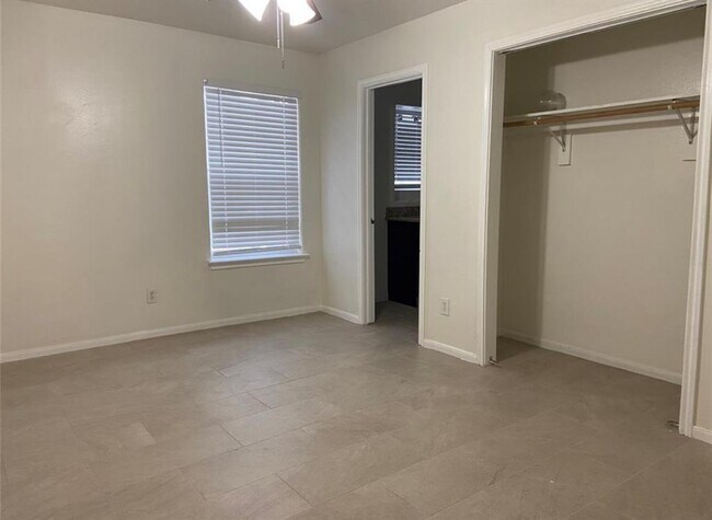 Building Photo - 6841 Larkstone St
