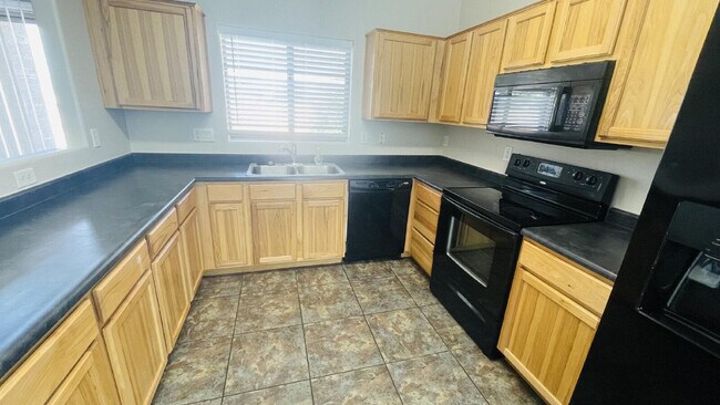 Foto del edificio - 44970 W Zion Rd