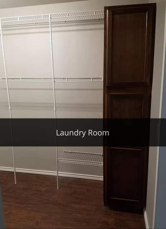 Foto del edificio - 1909 Brunson Ave