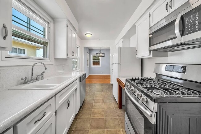 Building Photo - 7412 W 91st St