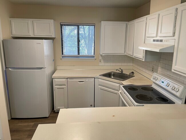 Building Photo - 8719 Sharonbrook Dr