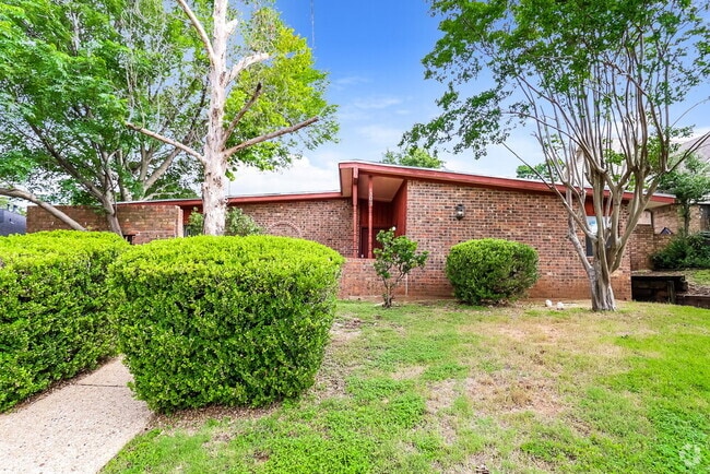 Building Photo - 1305 Rusdell Dr