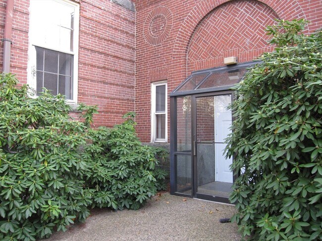 Foto del edificio - 147 Rawson Rd