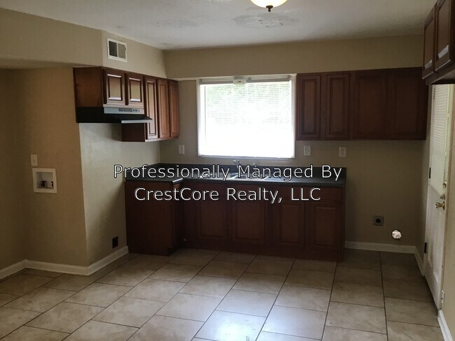 Building Photo - 4041 Cottonwood Rd