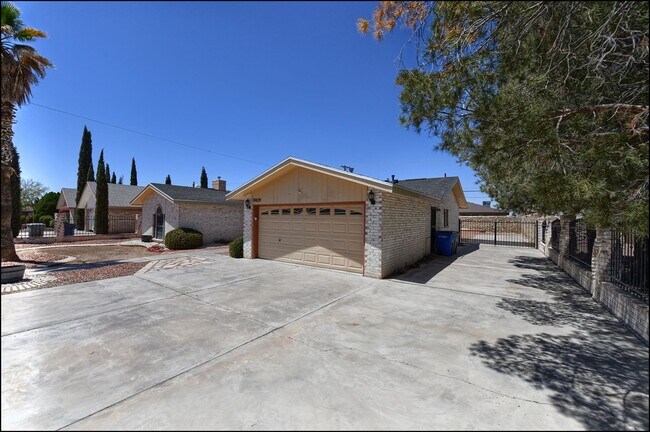 Building Photo - Available to view!