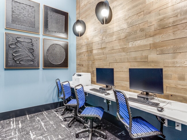 Building Photo - Palladium Carver Living