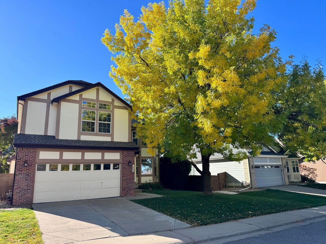 Foto principal - Spacious, Highlands Ranch Home Featuring 4...