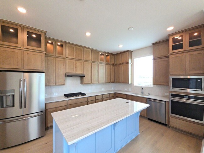 Building Photo - 16723 Lake Austin St