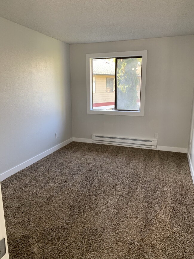 Building Photo - 1816 Maple Ln