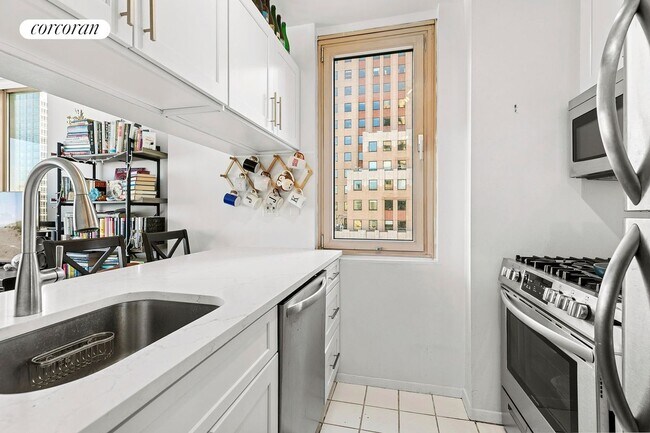 Foto del edificio - 350 W 50th St