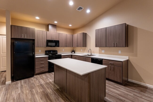 Foto del edificio - 5803 Joynak St S